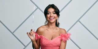 sarah hyland promo shot modern family season 11