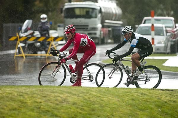 Michael Phelan (Drapac Porsche) leads James Williamson (BikeNZ Ridestrong) through a tricky part of the circuit in Strahan.