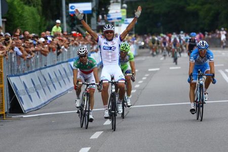 Yauheni Hutarovich (FDJ) sprints to win the Coppa Bernocchi.