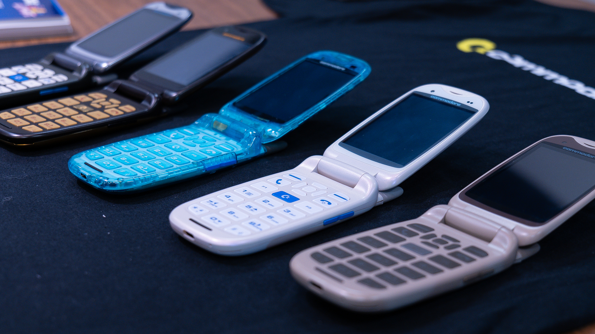 Commodore Callback 8020 flip phone