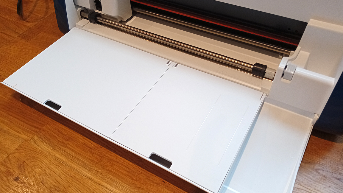 A photo of the Brother ScanNCut SDX2200 tray