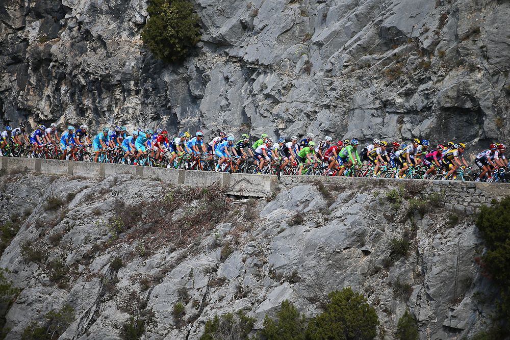 Team Sky heads the Peloton during stage 7 of the 2016 Paris-Nice