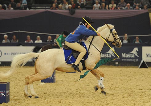 Floss Bich-Jones riding Livvy