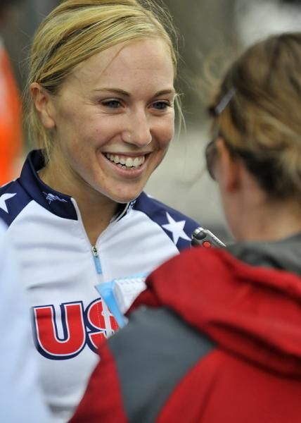 Race leader Shelley Evans (USA National Team) has a laugh on the start line.