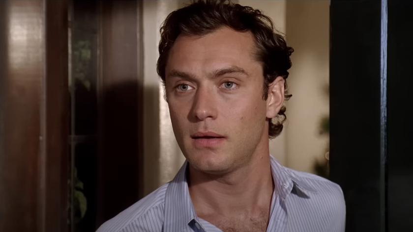 Jude Law opening a door in The Holiday