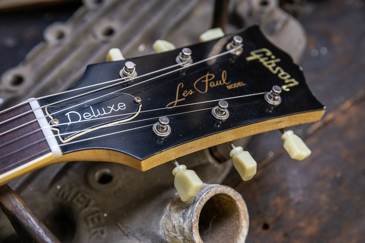 Gibson's new Mike Ness signature 1976 Les Paul Deluxe Goldtop
