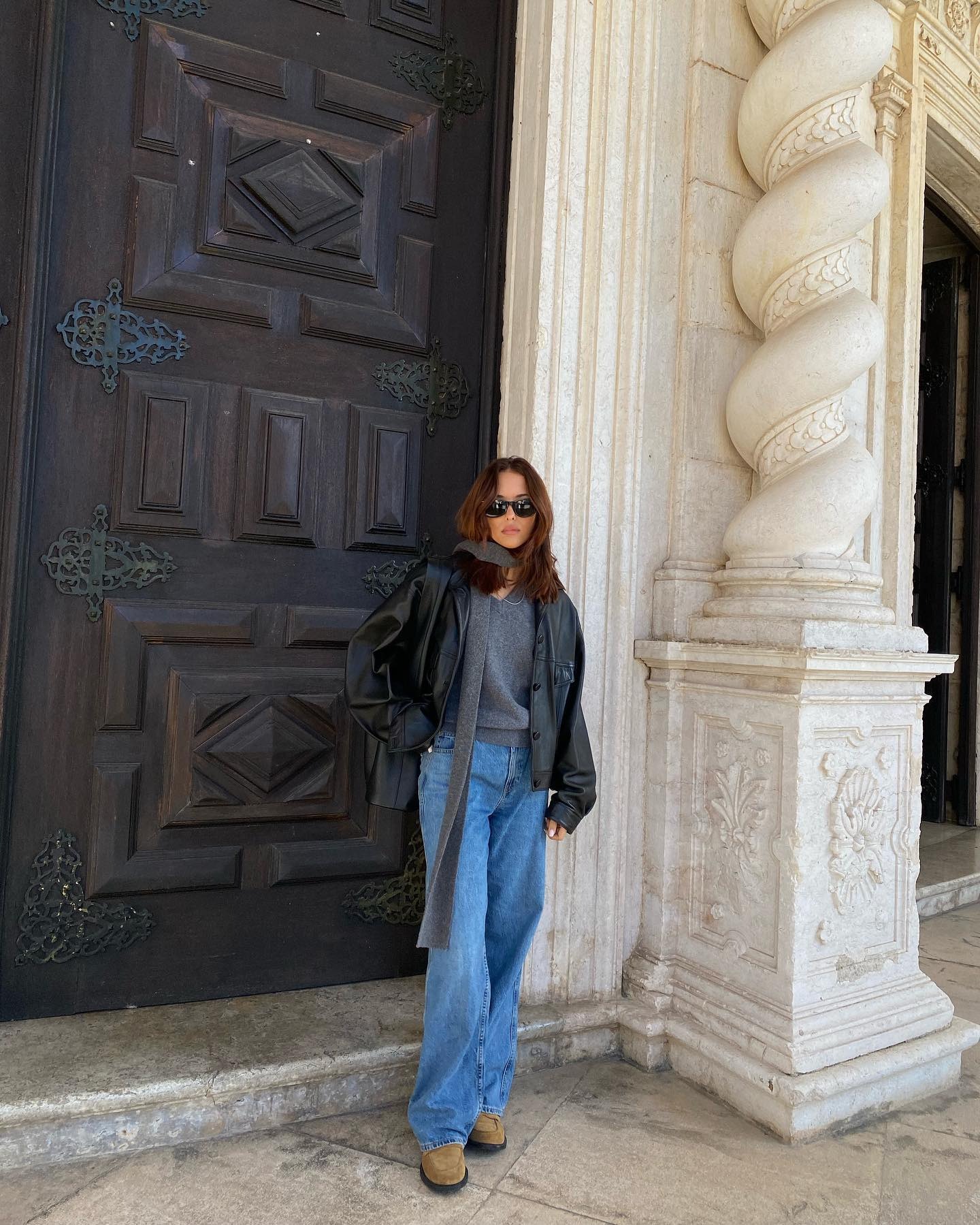 Influential @deborabrosa wore soft jeans and suede laces with grey jumpers and black leather jacket.