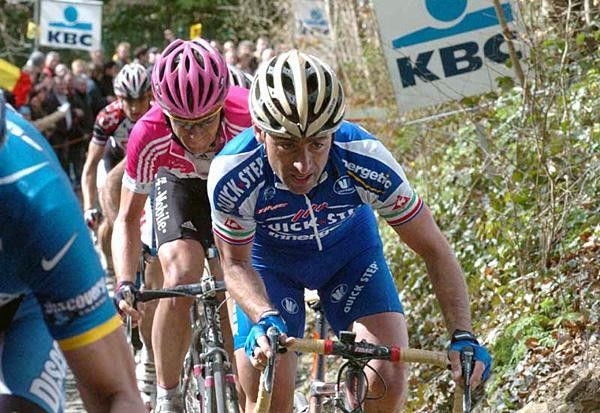 Paolo Bettini (Quick.Step) in a bit of pain