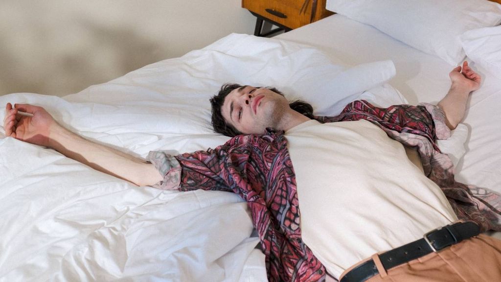 How to sleep on your back 5 tips for back sleepers T3