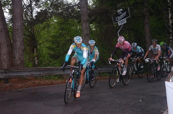 The GC contenders jostle for position