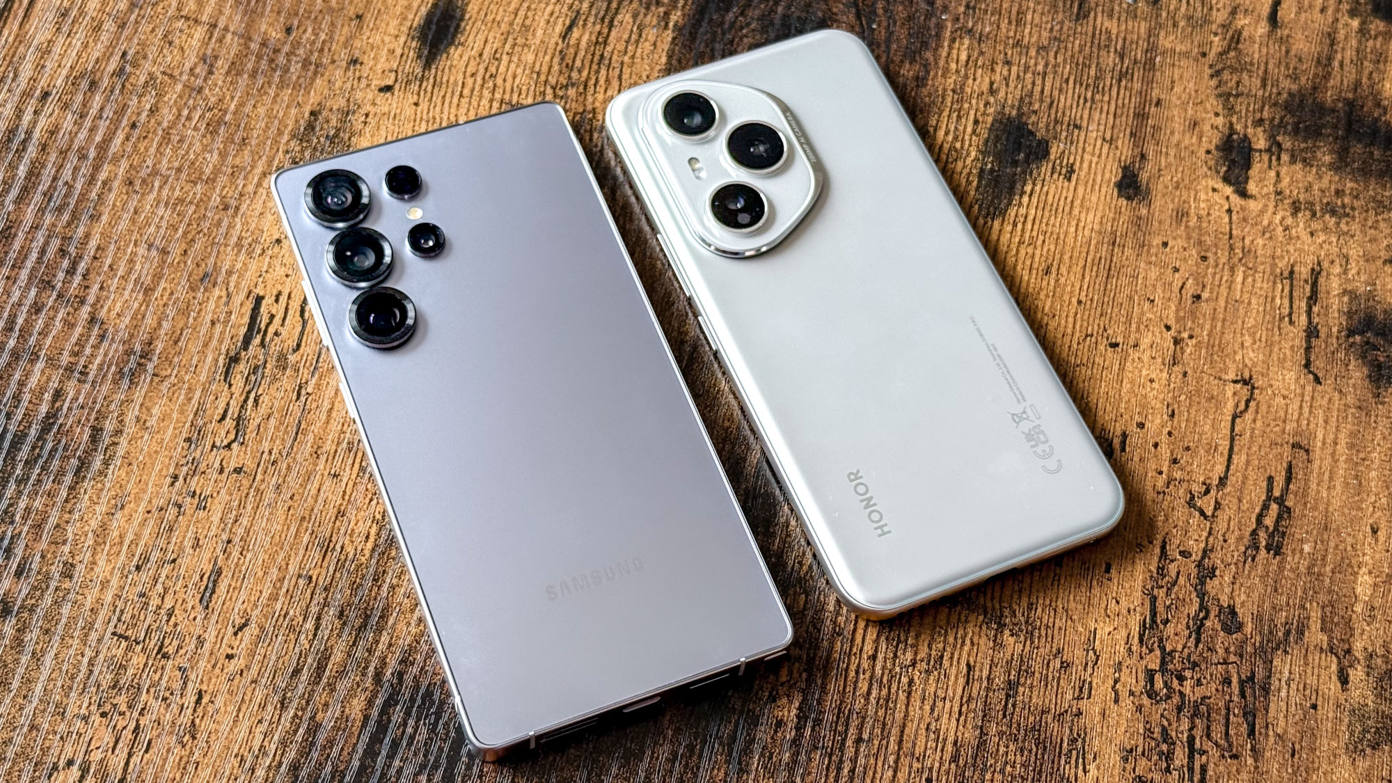 Honor 400 Pro and Samsung Galaxy S25 Ultra held together in hand