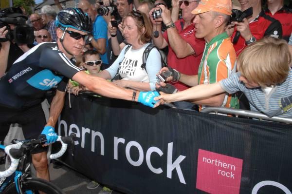 The ever popular Bradley Wiggins takes time to greet a young fan at start