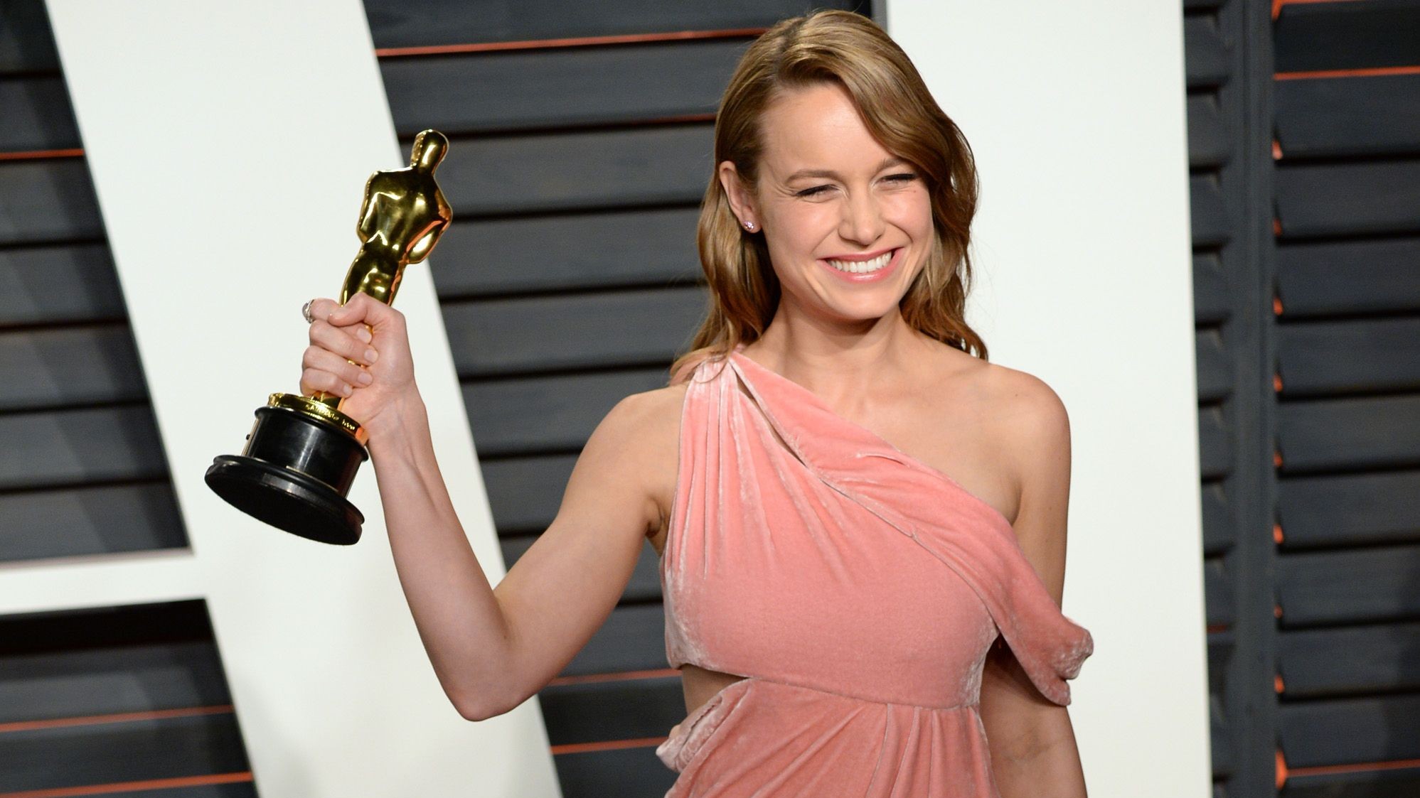 Brie Larson Hugs Rape Survivors at the Academy Awards Oscars 2016 | Marie  Claire