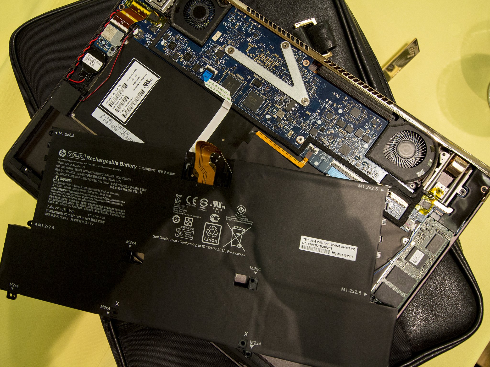 HP Spectre bottom open battery