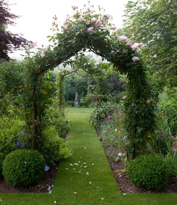 How to design a garden path – expert advice on creating the perfect ...