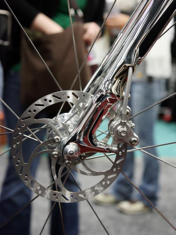 The post mount tabs are gorgeously integrated into the rest of the structure on Krencker's modified carbon fiber fork.