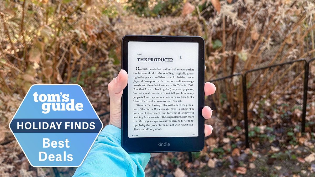 Kindle Paperwhite (2024) held in hand