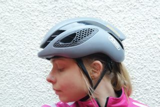 Female cyclist wearing the Abus Gamechanger which is one of the best aero bike helmets