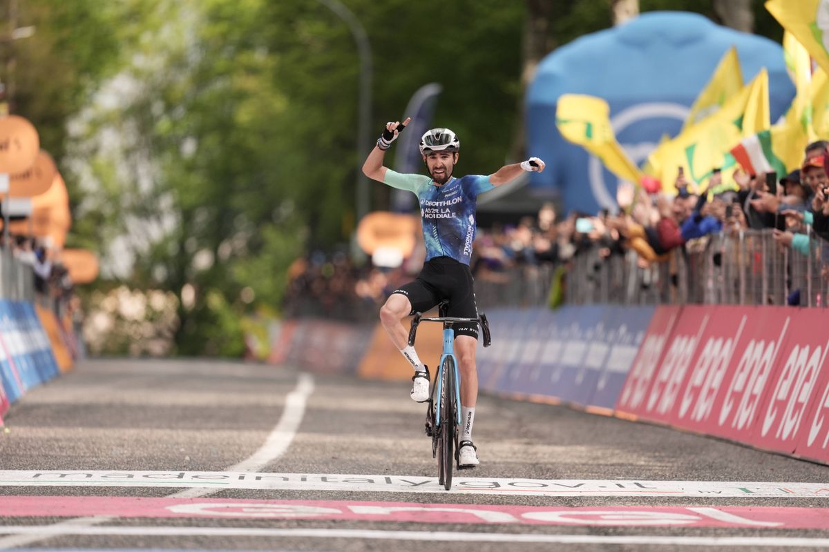 Valentin Paret-Peintre taking stage 10 victory