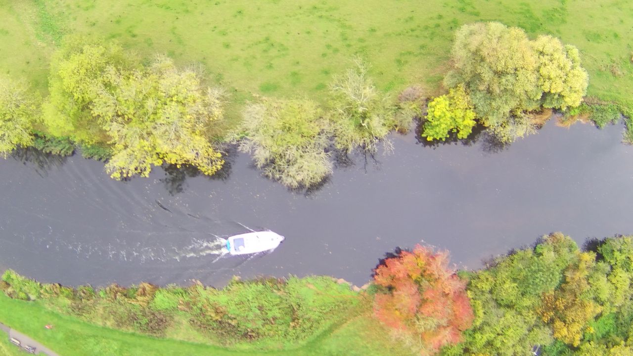Holy Stone HS700E example shot_overhead shot of boat on river