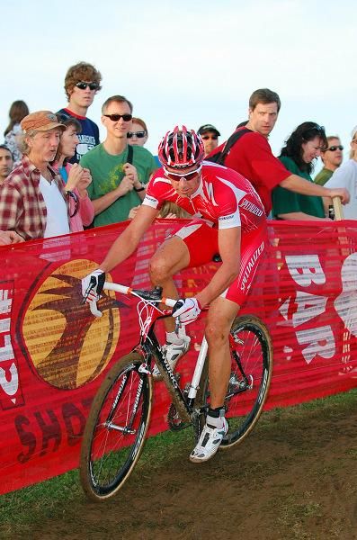 Todd Wells (Specialized) rides to third.