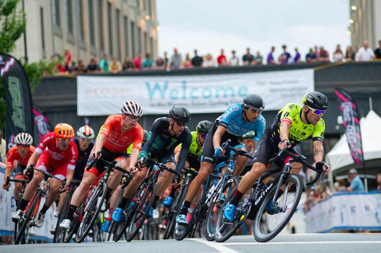 The front of the mens field gets ready for the sprint