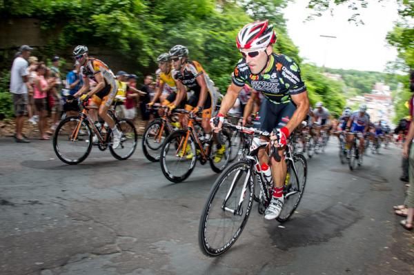 Frank Pipp (Bissell) attacks the steep climb.