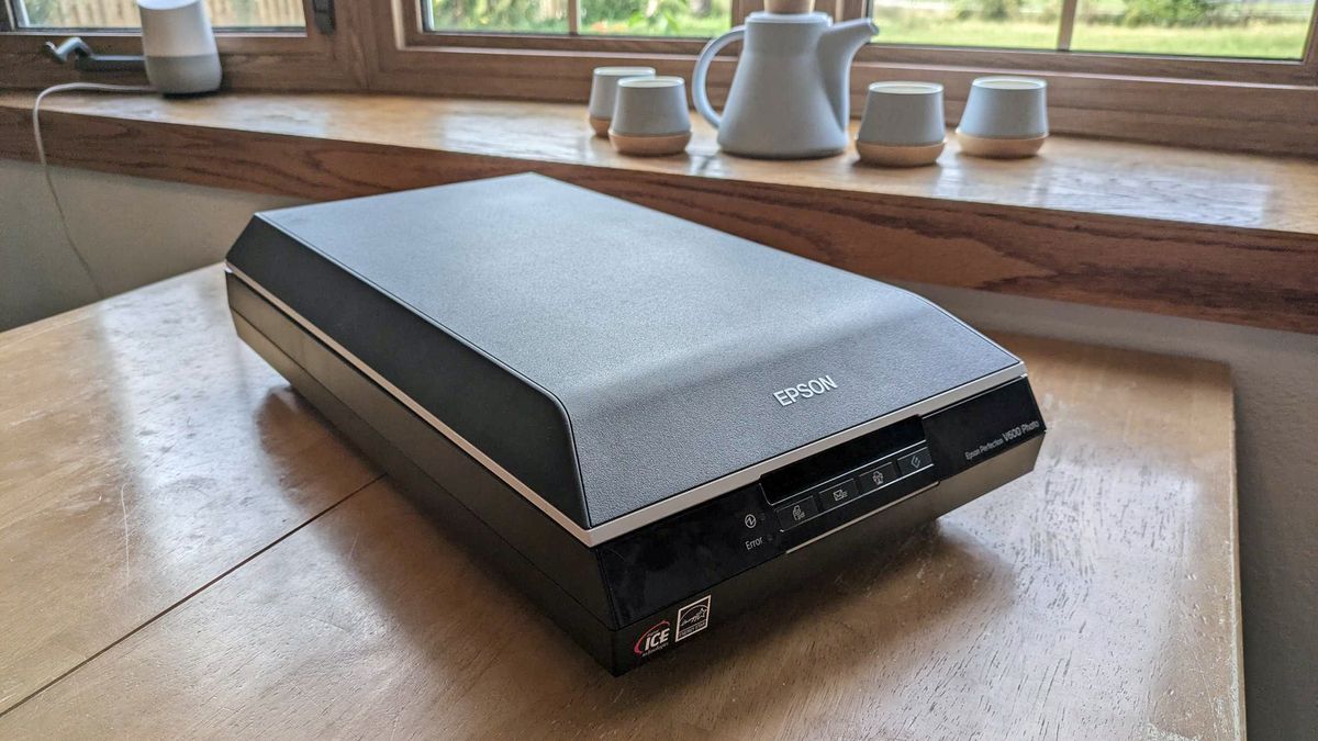 The Epson Perfection V600 photo scanner on a table