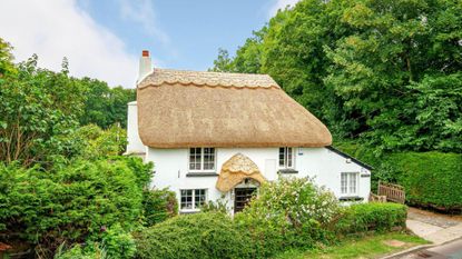 An enchanting newly thatched cottage dating back to the 17th century.