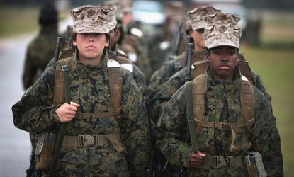Female Marine recruits 