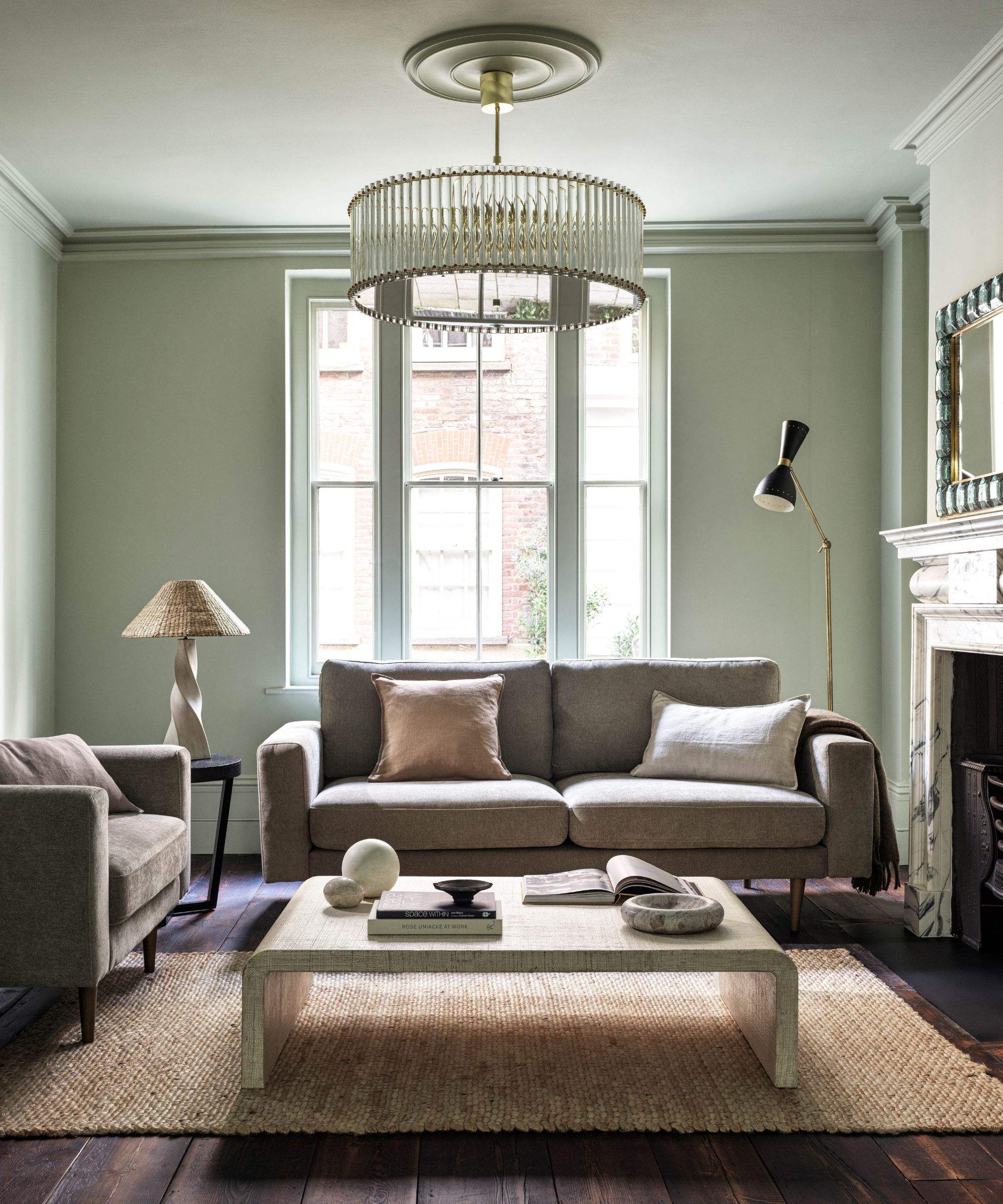 The paint colors to avoid in small living rooms — and…
