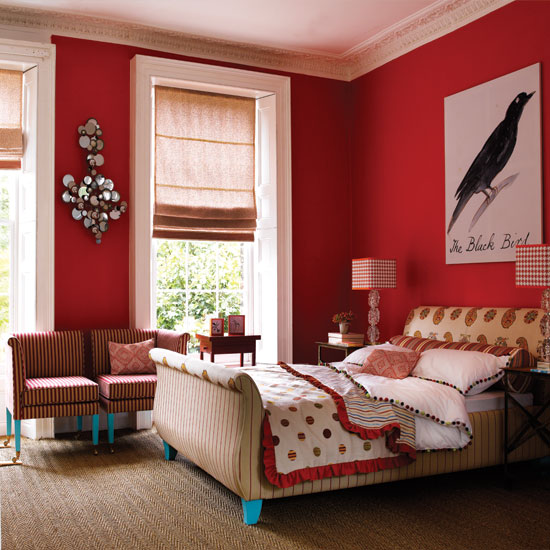 bedroom with lamp