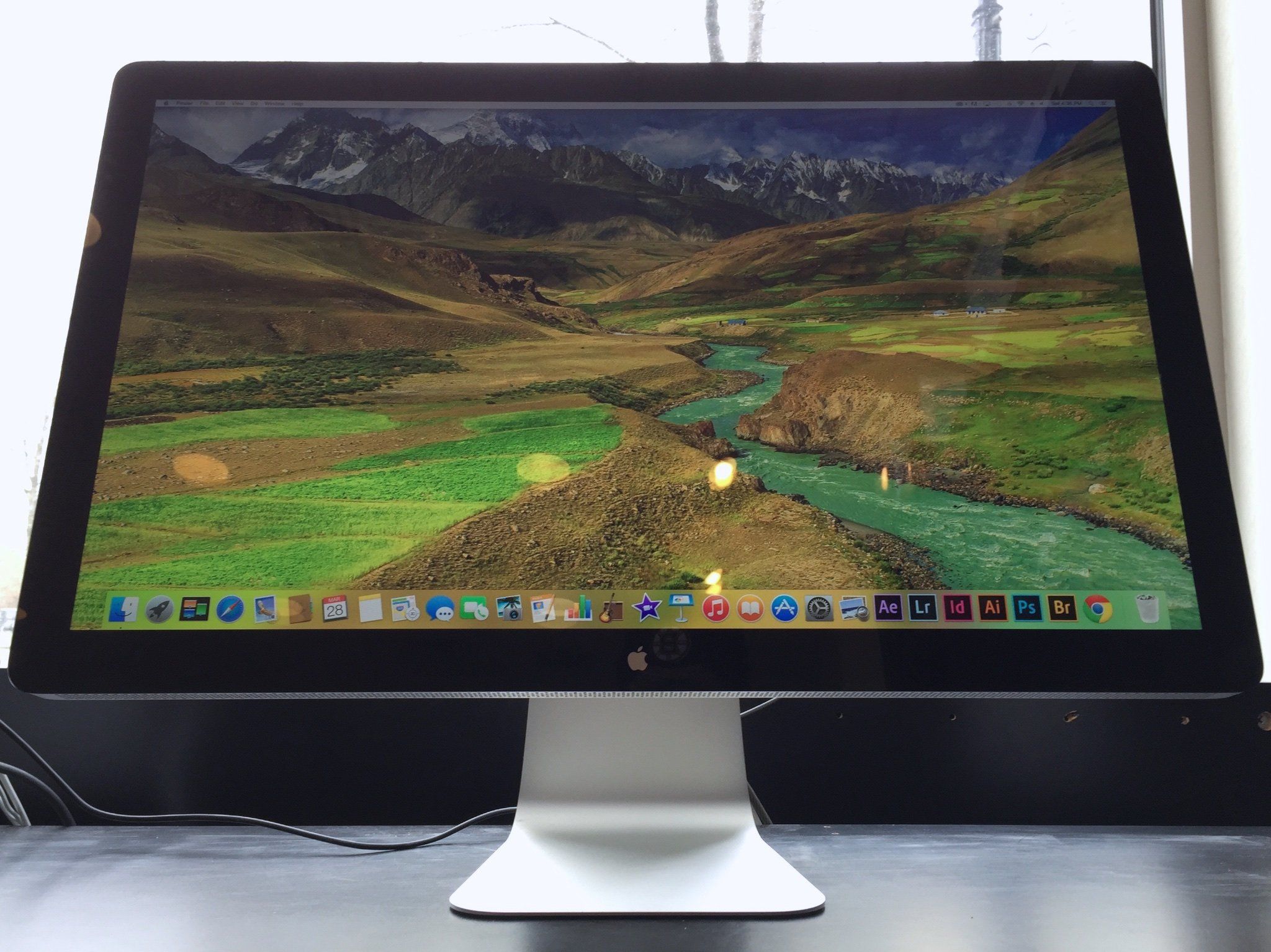 Apple Thunderbolt Display (27-inch) ＊割れ有 Apple Thunderbolt Display (27-inch) ＊割れ有