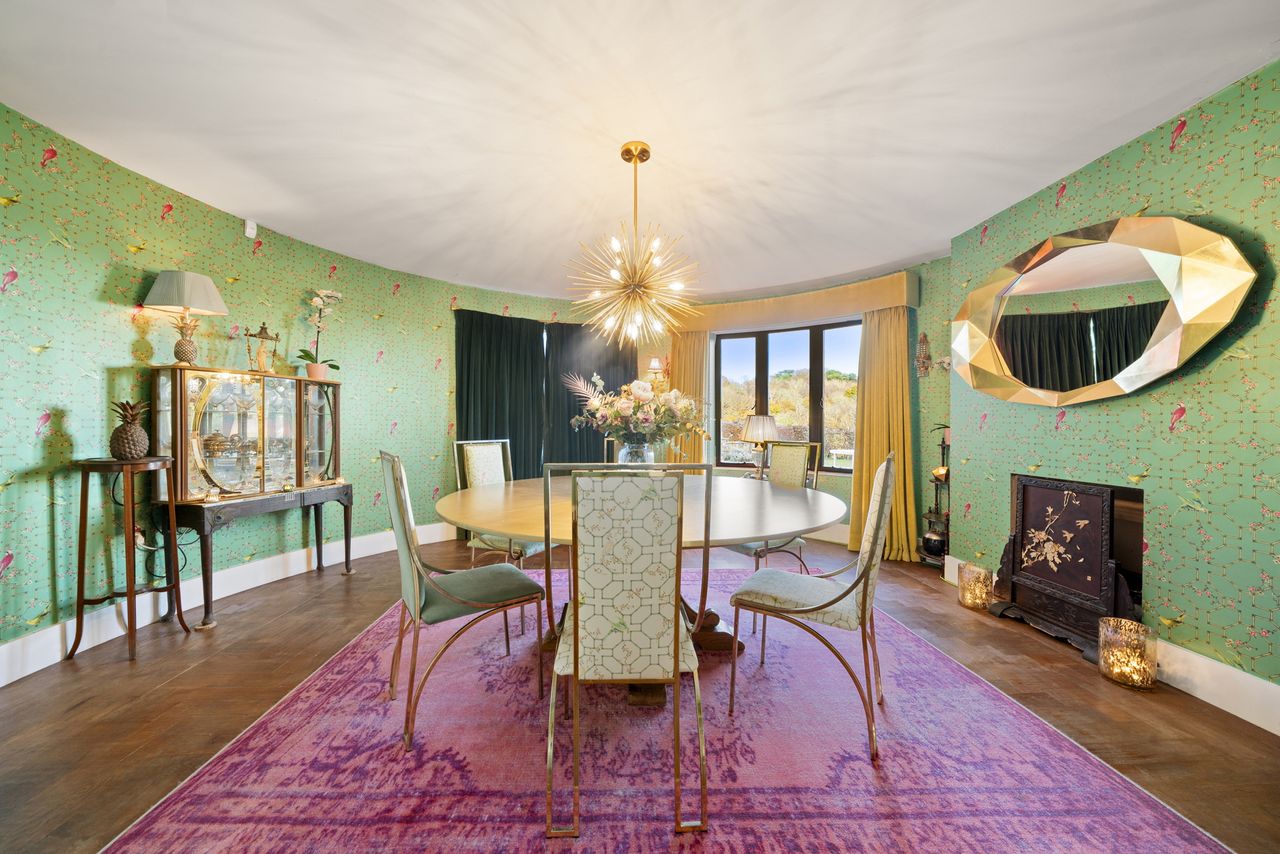 Images of the interiors and exteriors of Broad Oak in East Sussex