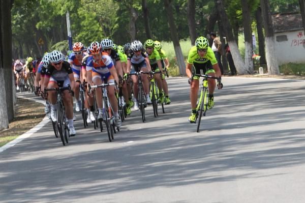 An attack by an Alessandra Borchi (MCipollini Giambenini) in the last 25 kilometres