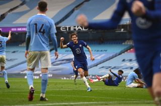 Marcos Alonso scored a late winner as Chelsea won 2-1 at Manchester City on Saturday