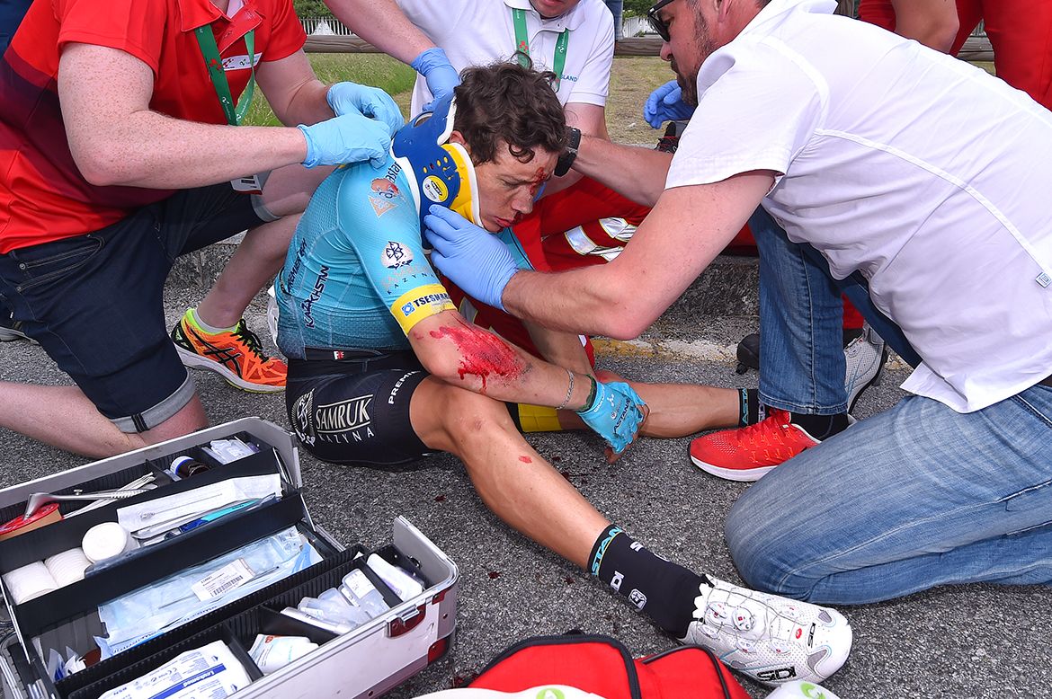 Miguel Angel Lopez (Astana) was injured in a crash