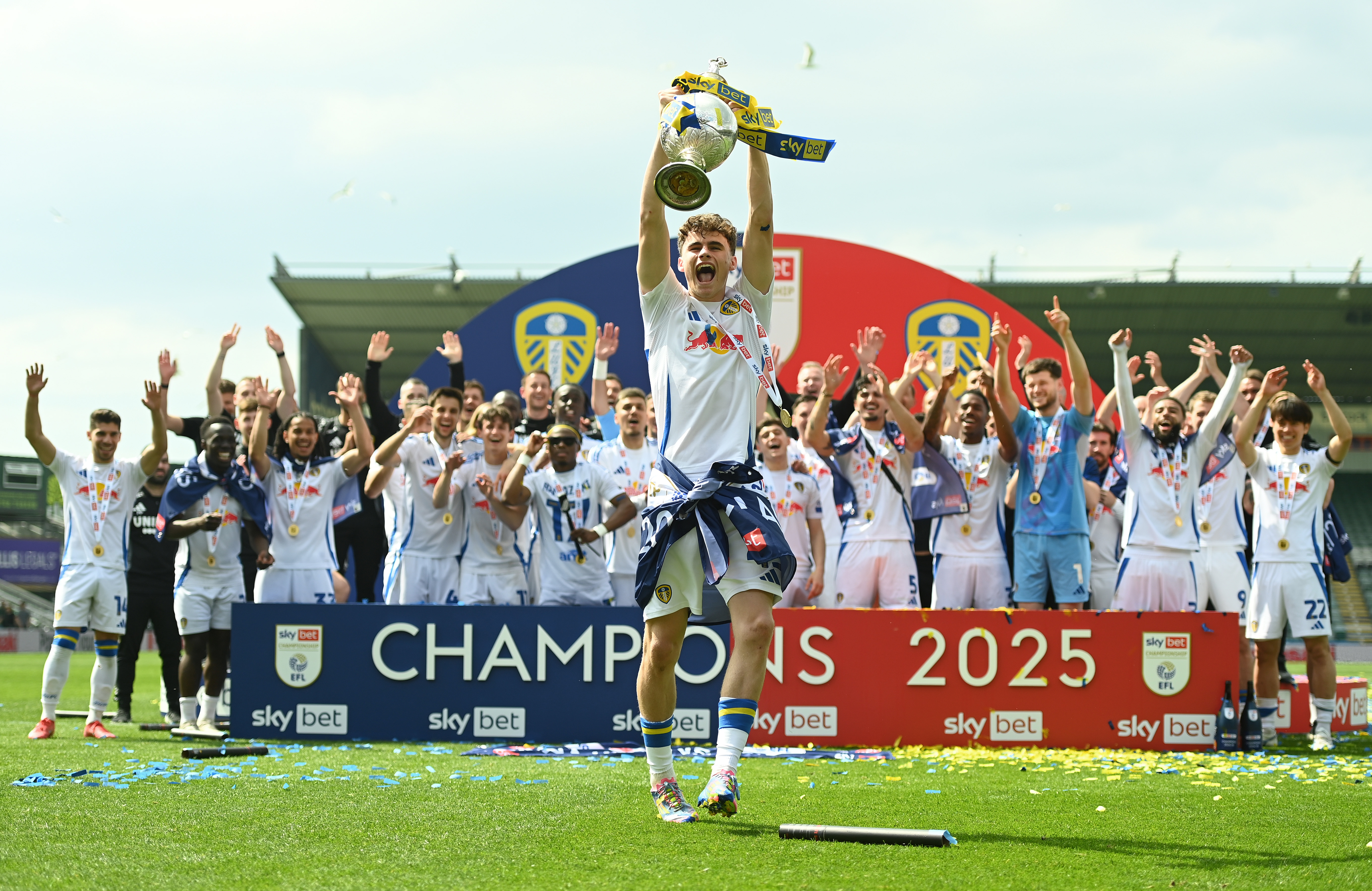 Leeds United celebrate after winning the EFL Championship in 2024/25