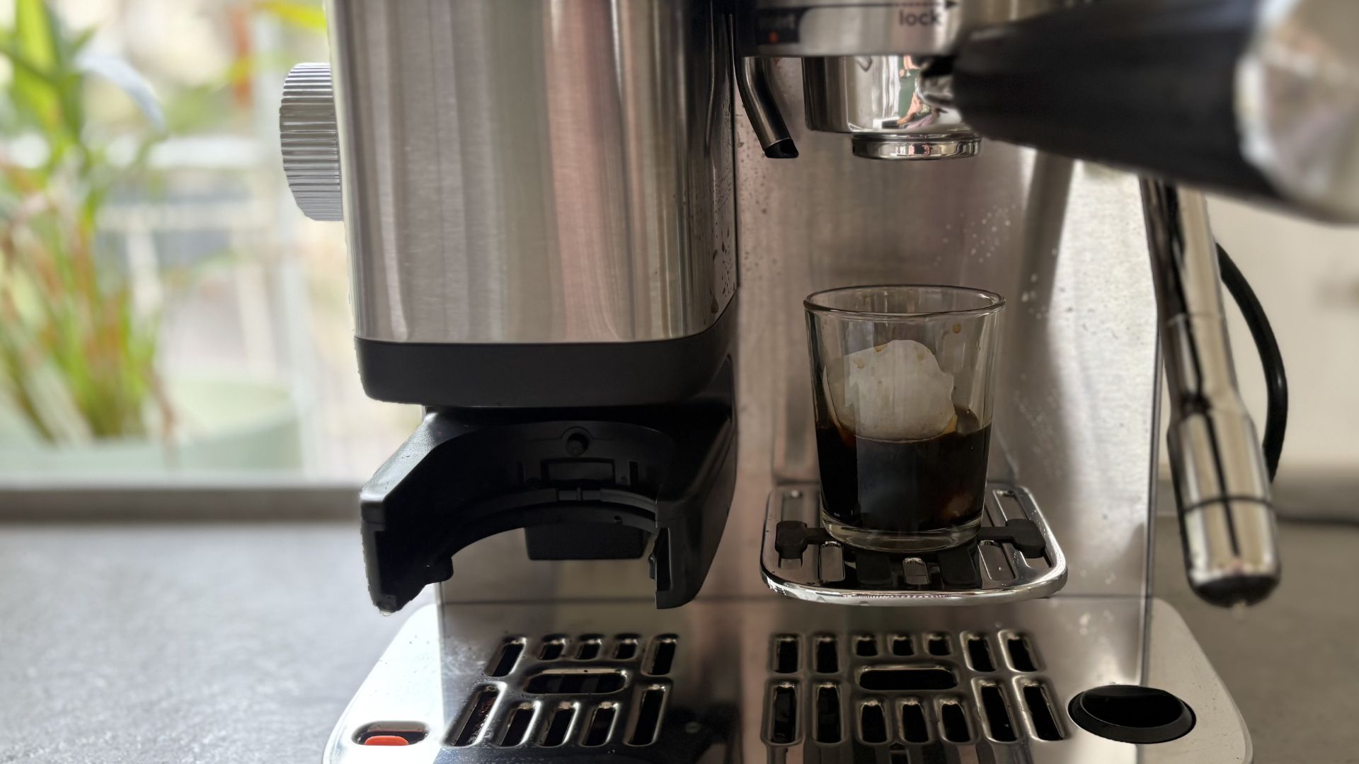 Making iced coffee in the Ninja Luxe Caf&amp;eacute; Mini Plus Espresso Machine