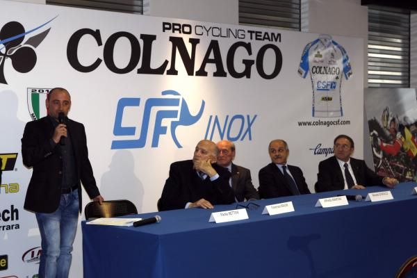 Paolo Bettini addresses the audience in Cambiago.