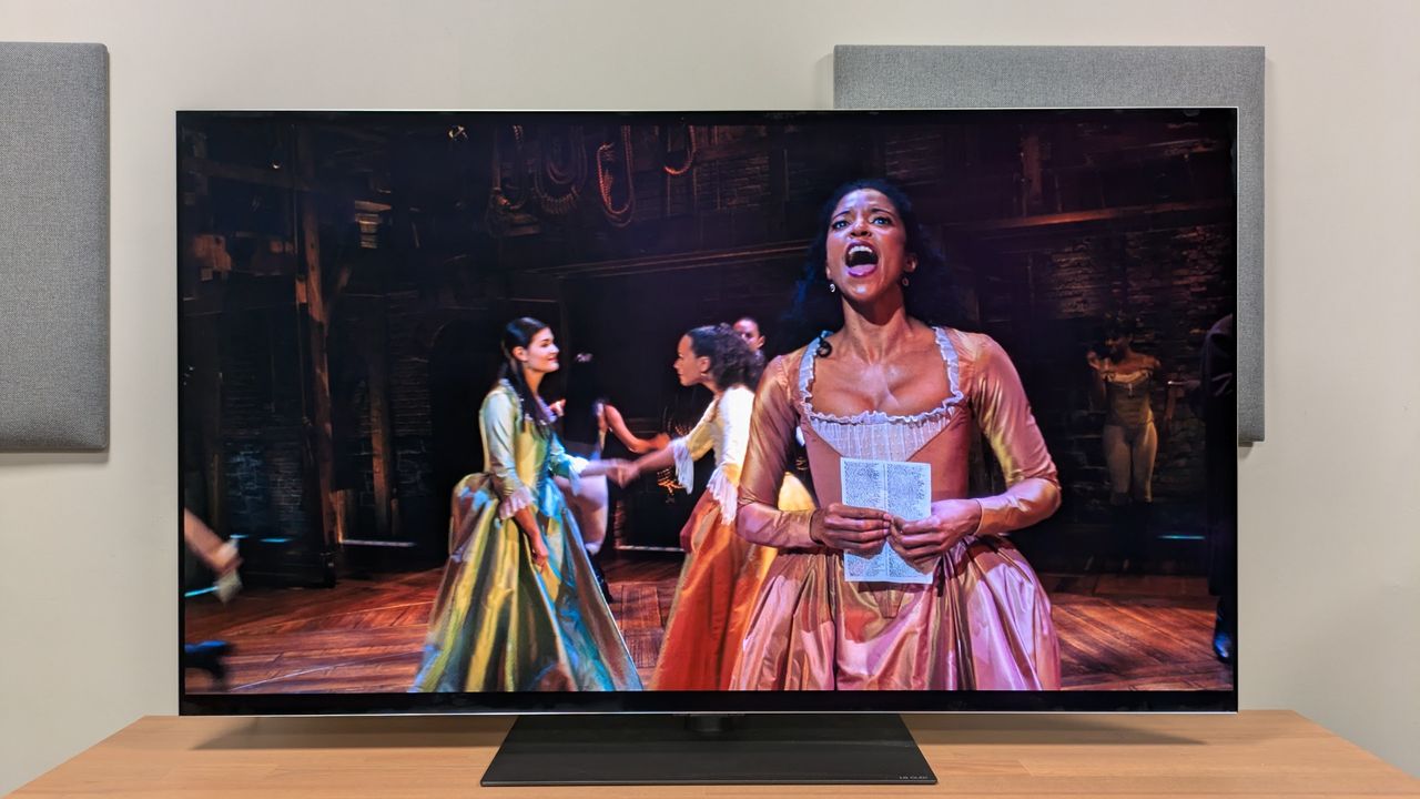 Hamilton 4K blu-ray on lg g6 showing Amanda Schuyler doing solo