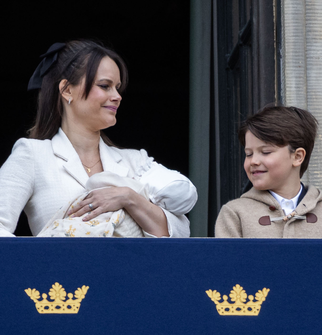 Princess Sofia, Princess Ines, Prince Alexander, Prince Gabriel and Prince Carl Philip on the balcony of the royal palace 