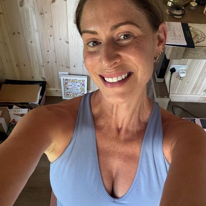 Anna Bartter trying TikTok's trending easy planking challenge