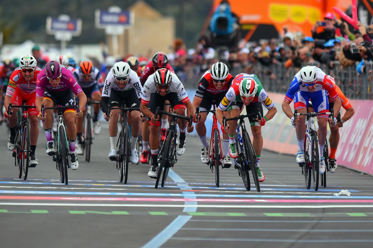 Viviani leads Gaviria across the line