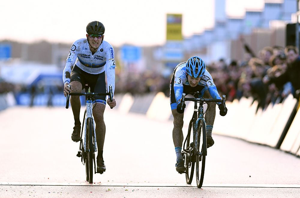 Kevin Pauwels claims the final podium spot with a bike throw