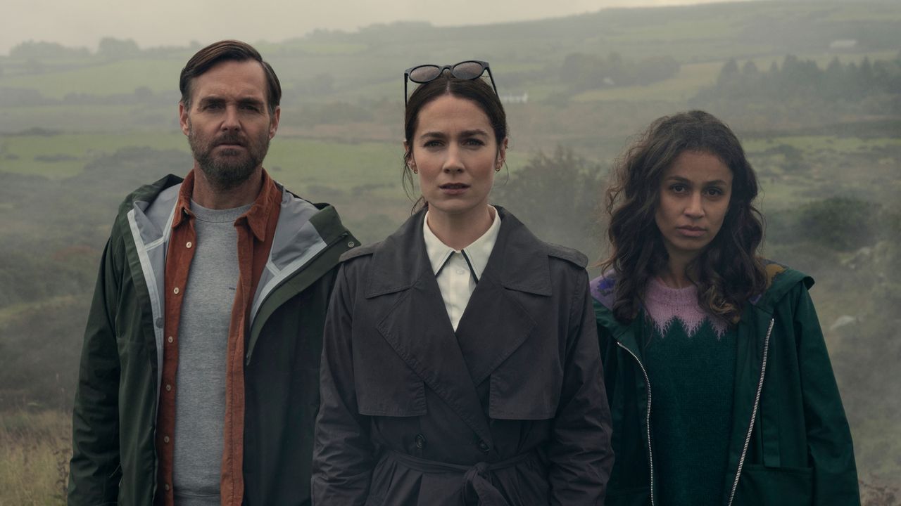 Will Forte as Gilbert Power, Siobhán Cullen as Dove, Robyn Cara as Emmy Sizergh in episode 102 of Bodkin.