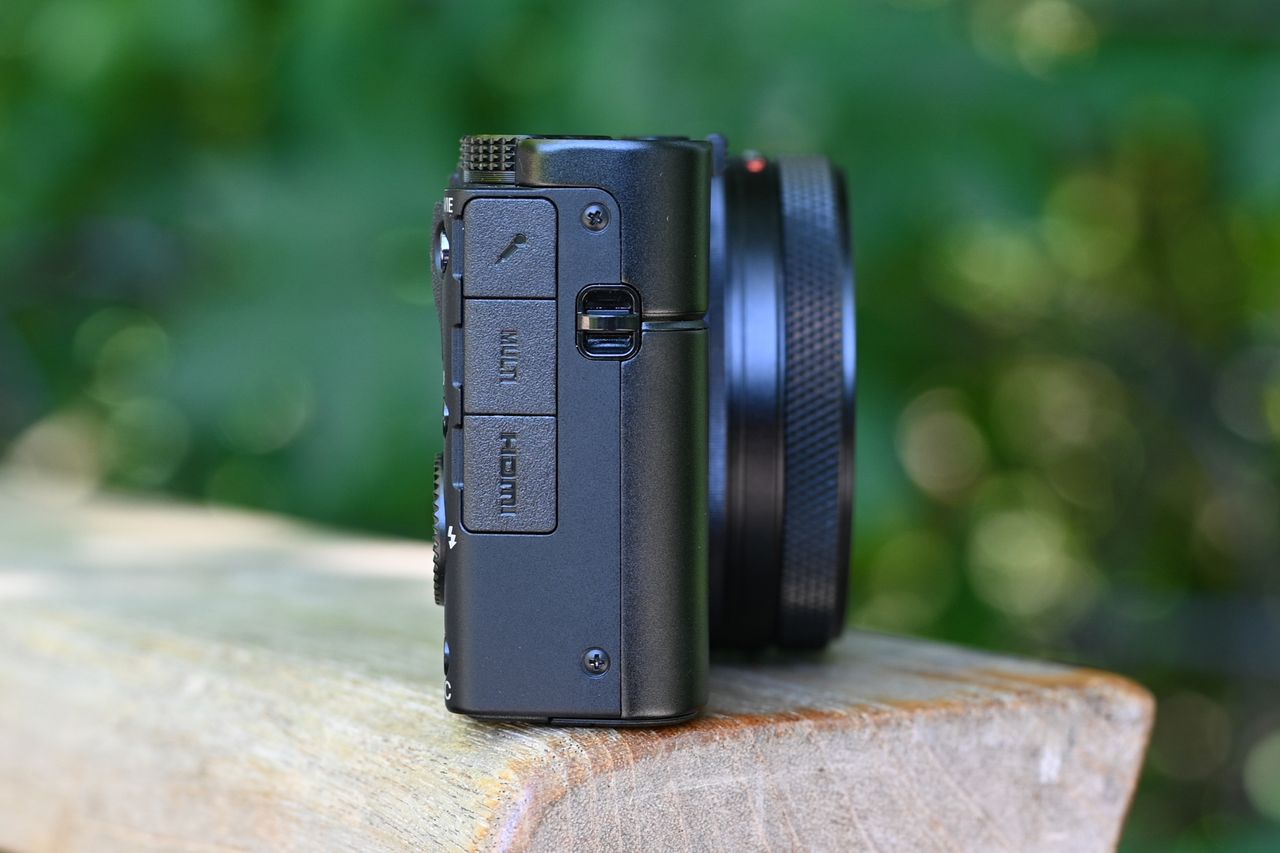 Sony CyberShot RX100 VII outside on a wooden surface