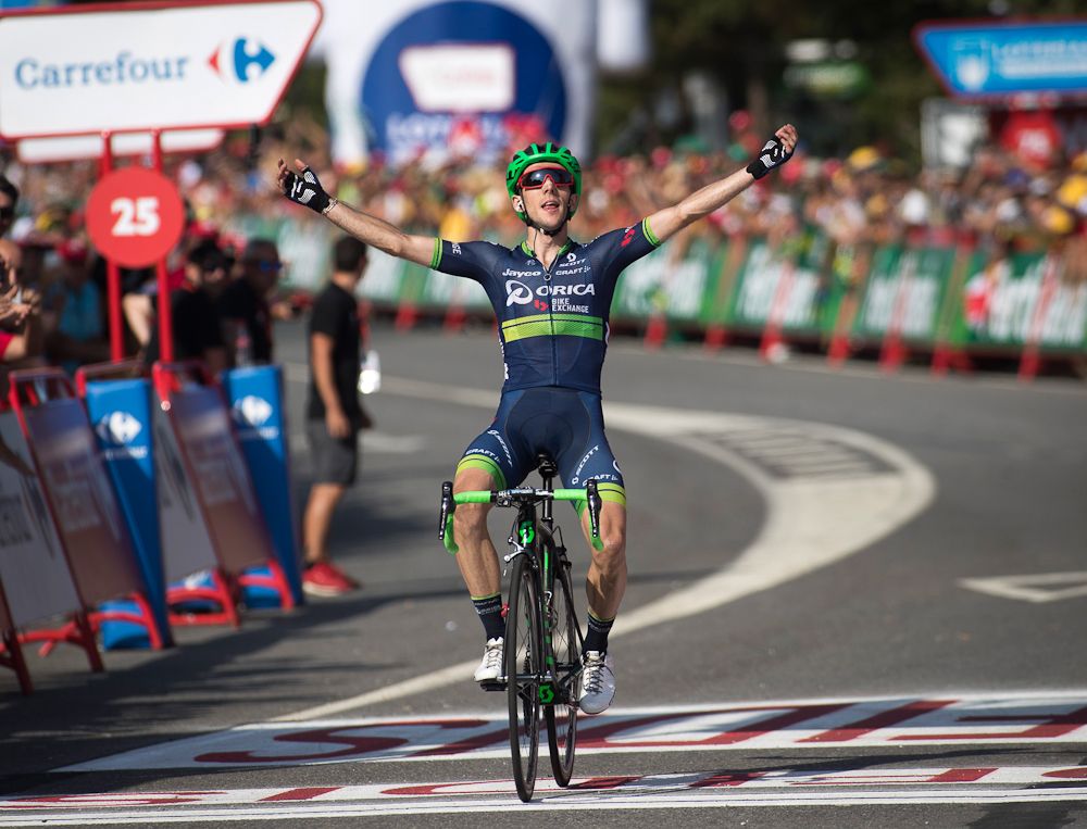 Simon Yates wins stage 6 of the 2016 Vuelta a Espana