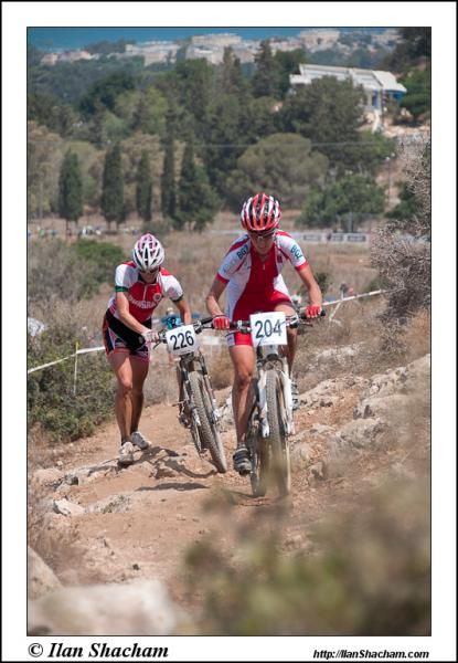 Anna Szafraniec (Poland) leads Eszter Erdelyi (Hungary)