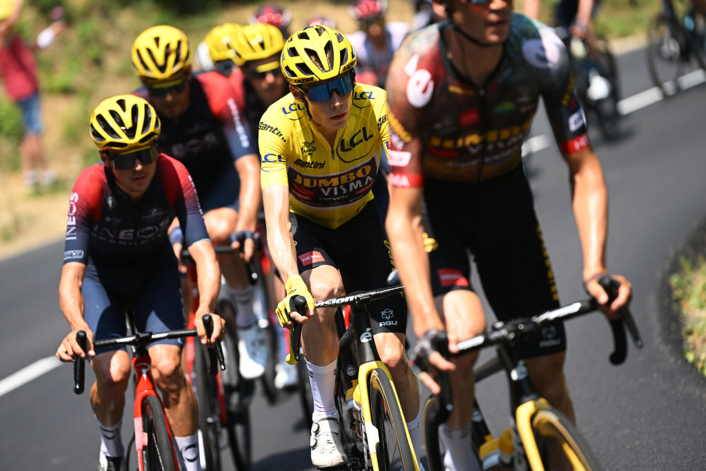 Tour de France leader Jonas Vingegaard stays on the wheels